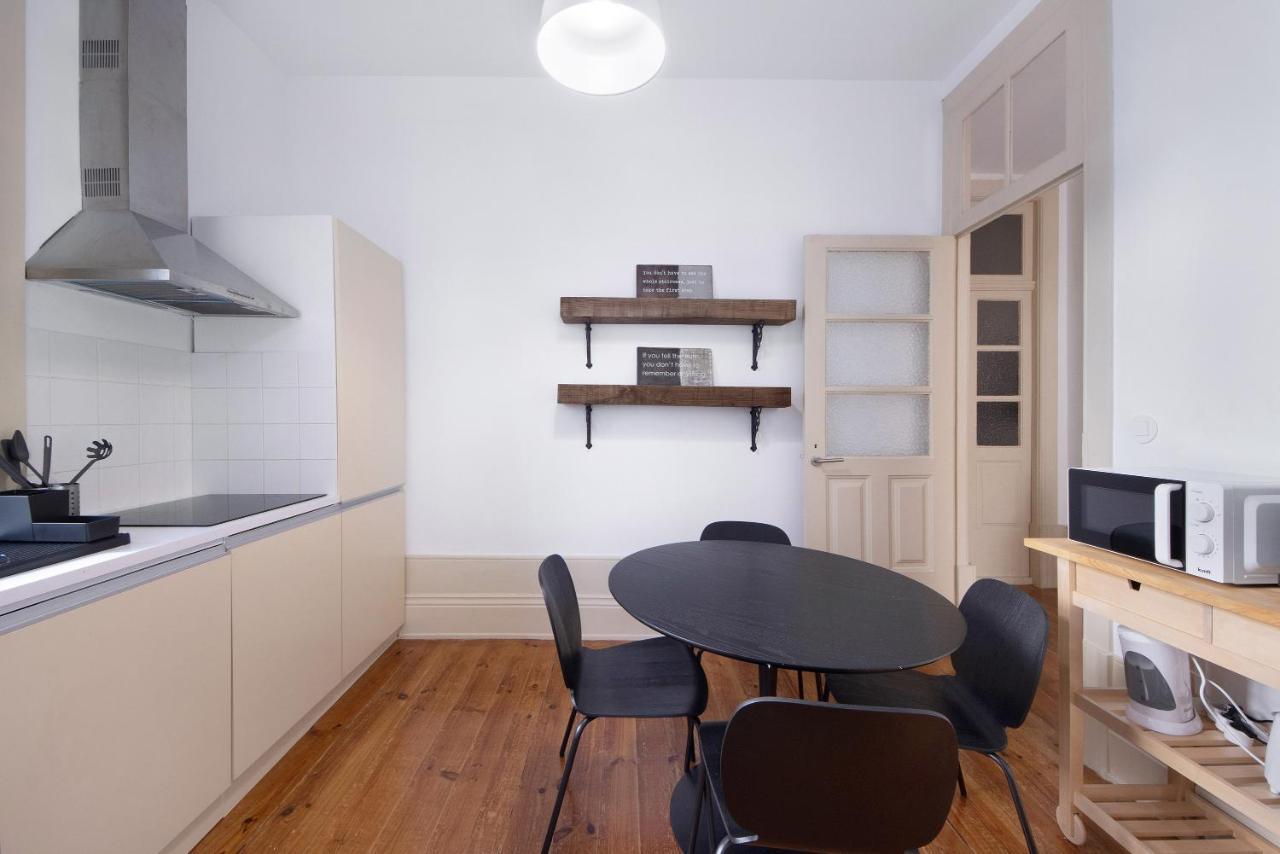 Crooked Floor House - 1St Floor Apartamento Porto Exterior foto